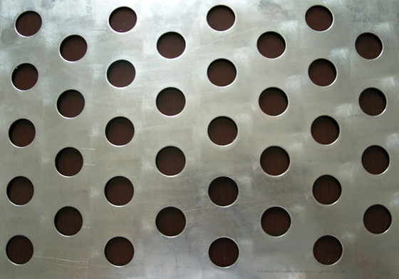 中国 Customized different hole 1mm Iron plate Galvanized perforated metal mesh サプライヤー