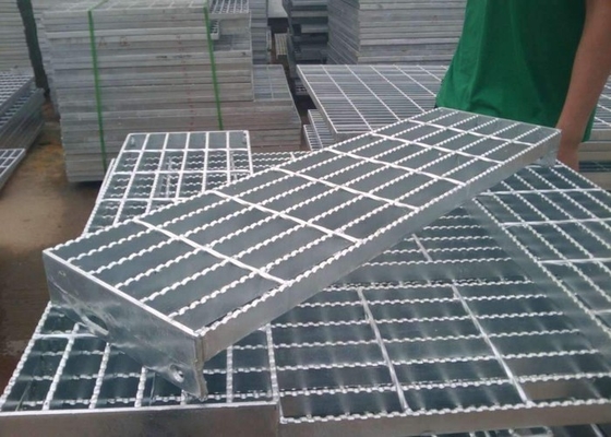 中国 耐久Q235屋外の電流を通された鋼鉄階段踏面高力材料 サプライヤー