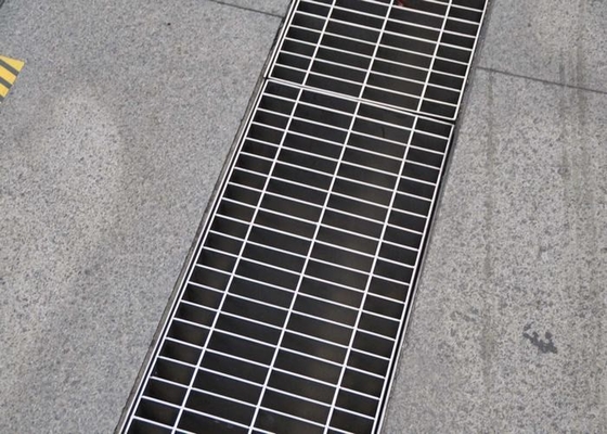 中国 25 x 5頑丈な格子カバー、ISO SGSの証明書の私道の堀の下水管の火格子 サプライヤー