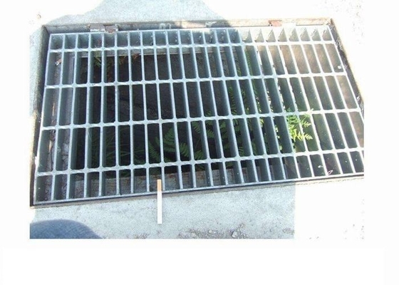 中国 Q235低炭素鋼鉄堀の下水管の金属の火格子、3 - 10mmの下水管の火格子カバー サプライヤー