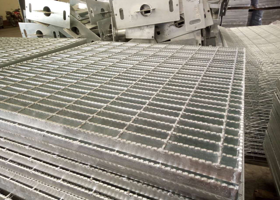 中国 反スリップの穏やかな鋼鉄棒鋼の格子/Q235 A36 SS304のステンレス鋼の床の格子 サプライヤー