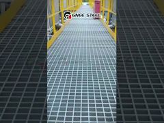 穴あき金属メッシュ