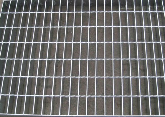 中国 歪んだ棒ステンレス鋼の床の格子、ISO9001産業床の火格子 サプライヤー
