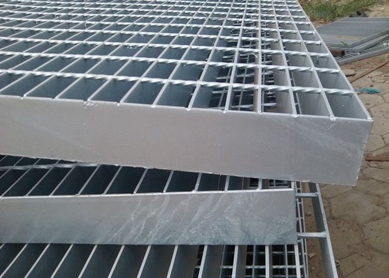 中国 企業によって電流を通される金属の格子、耐久の明白な棒鋼鉄網のフロアーリング サプライヤー