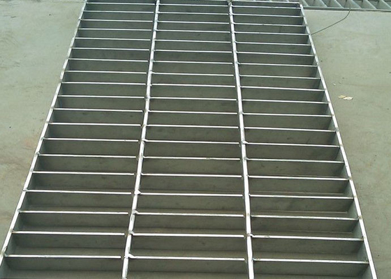 中国 ステンレス鋼の頑丈な鋼鉄格子、丸棒25 x 5 SSの床の格子 サプライヤー