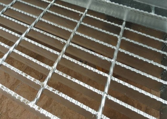 中国 床版Q235low Cardon材料のための電流を通された鋸歯状にされた鋼鉄格子 サプライヤー