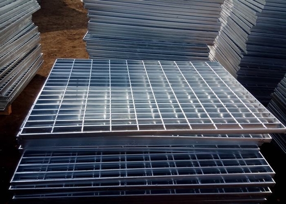 中国 25 x 5エレクトロ建物によって電流を通される鋼鉄網の通路Q235の出版物によって溶接される鋼鉄 サプライヤー