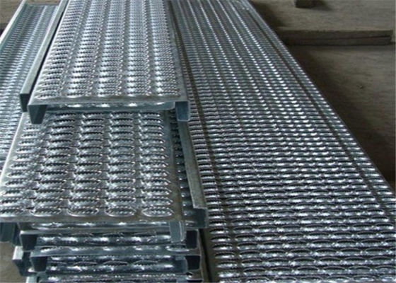 中国 スリップ抵抗力がある電流を通された鋼鉄階段踏面の屋外の梯子Q235の鋼鉄 サプライヤー