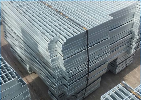 中国 プラットホームによって電流を通される鋼鉄耳障りな高力Q235建築材料 サプライヤー