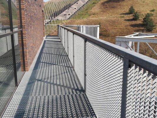 プレスで溶接された高強度鋼棒グリッティング 頑丈な構造の重用用途