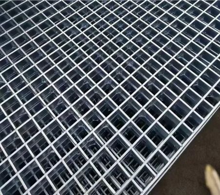 溶融亜鉛めっきキャットウォーク 鋸歯状グレーチング 金属歩道 ステンレス鋼溶接バープラットフォーム 鋼グレーチング