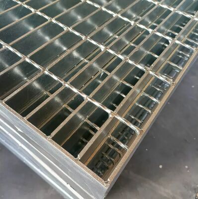 Hot Dip Galvanized Steel Bar Grating with Serrated Surface and 25x5 Bearing Bar for Heavy Duty Flooring