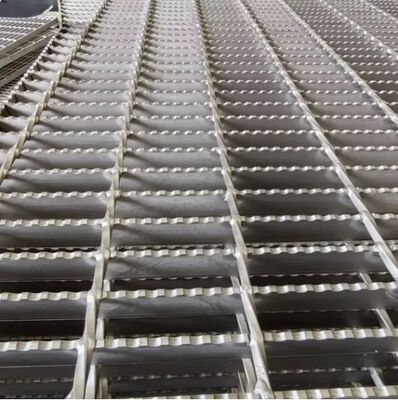 Hot Dip Galvanized 25X5 Serrated Steel Grating for Heavy Duty Industrial Platforms
