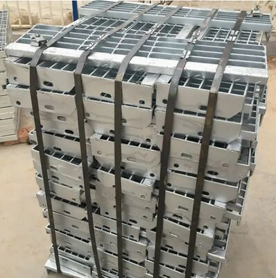 工業用、滑り止めノーズ付き、カスタマイズ可能なサイズの溶融亜鉛めっき鋼製階段踏み板