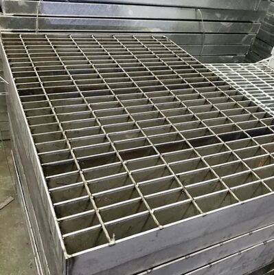 ANSI 標準 不同鋼 工業安全のための重用階段のトレッドグリッド