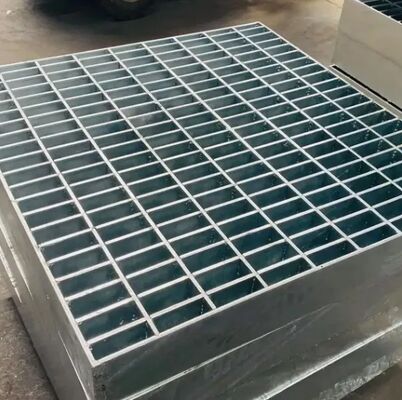 歩道と産業用用のためにカスタマイズ可能なサイズを持つガルバン化抗滑り鋼格子プラットフォーム
