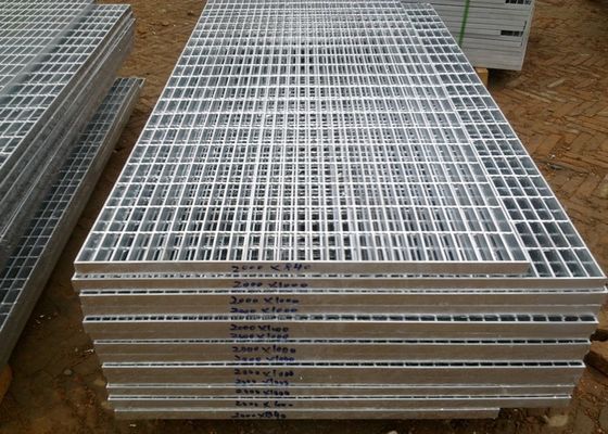 スライバ色のプラットホームの鋼鉄耳障りな産業床は明白なタイプに火格子を付けます