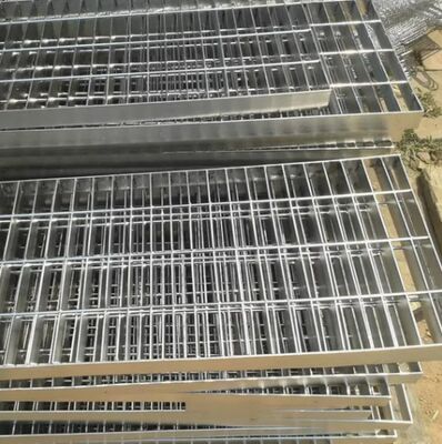 30×100mm 熱電鋼 重用歩道グリッド 屋外階段やプラットフォーム
