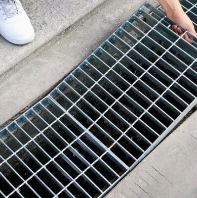 ヘビーデューティートレンチドレン用途向け、滑り止め表面付き亜鉛メッキ鋼グレーチングドレンカバー